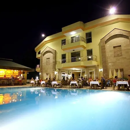 Отель Grand Lukullus 4*