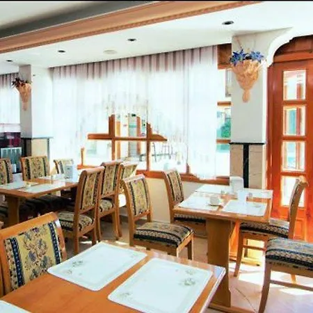 Отель Grand Lukullus 4*