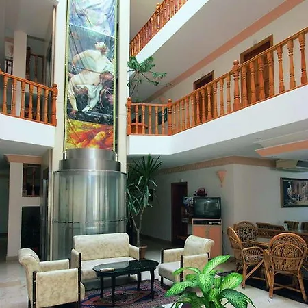 Отель Grand Lukullus 4*
